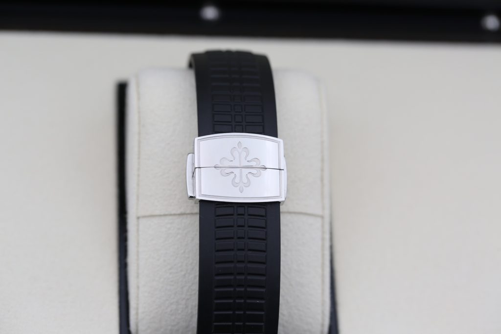 Patek Philippe 5167A-001 Charcoal Grey AQUANAUT  40.8mm 2018