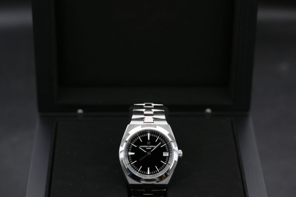 Vacheron Constantin 4520V/210A-B483 Black OVERSEAS 41mm 2024