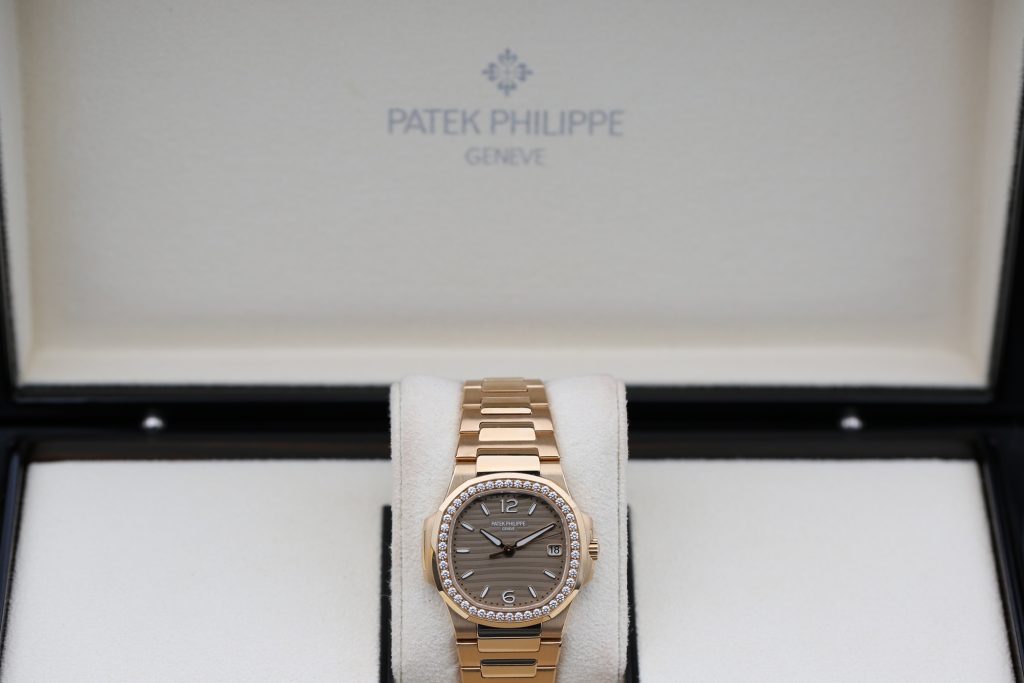 Patek Philippe 7010/1R-012 Gold NAUTILUS 32mm 2016