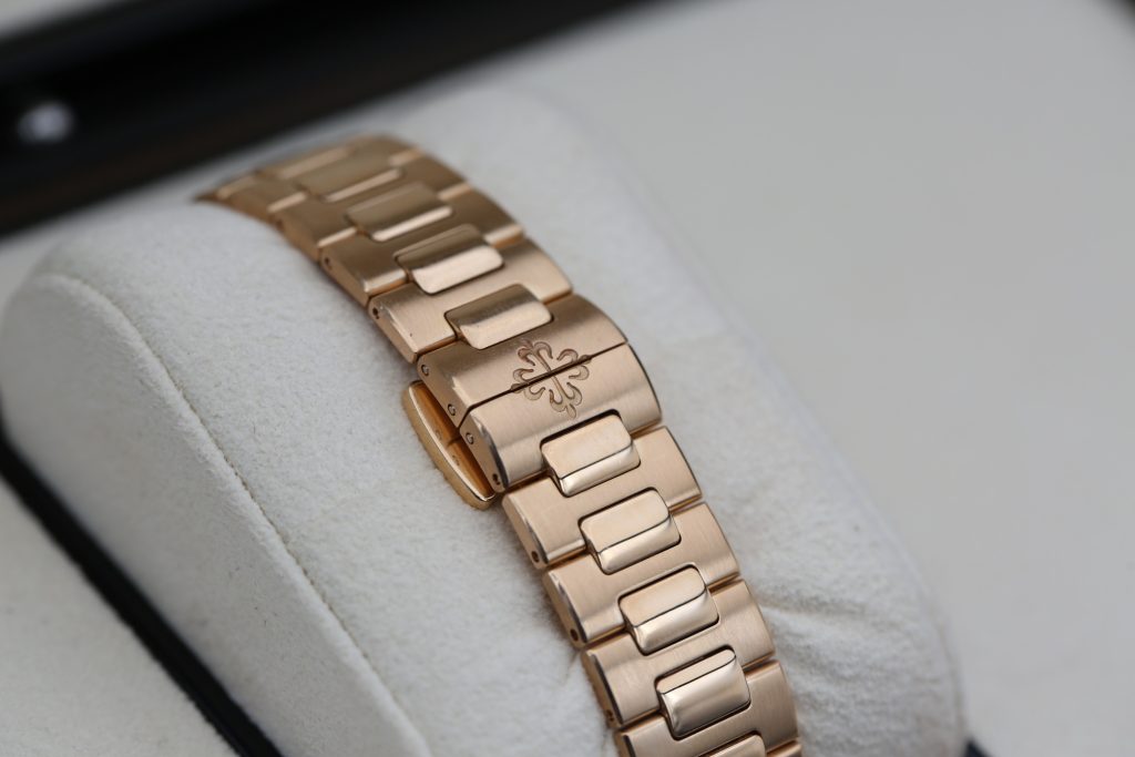 Patek Philippe 7010/1R-012 Gold NAUTILUS 32mm 2016