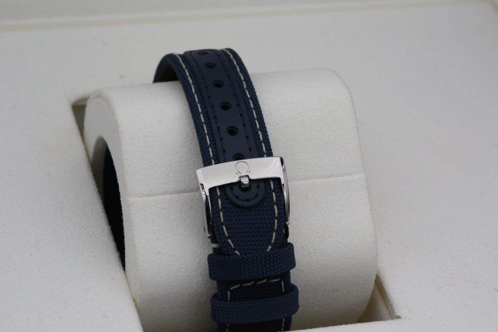 Omega 310.32.42.50.02.001 Snoopy SPEED MASTER SNOOPY 42mm 2026 Snoopy