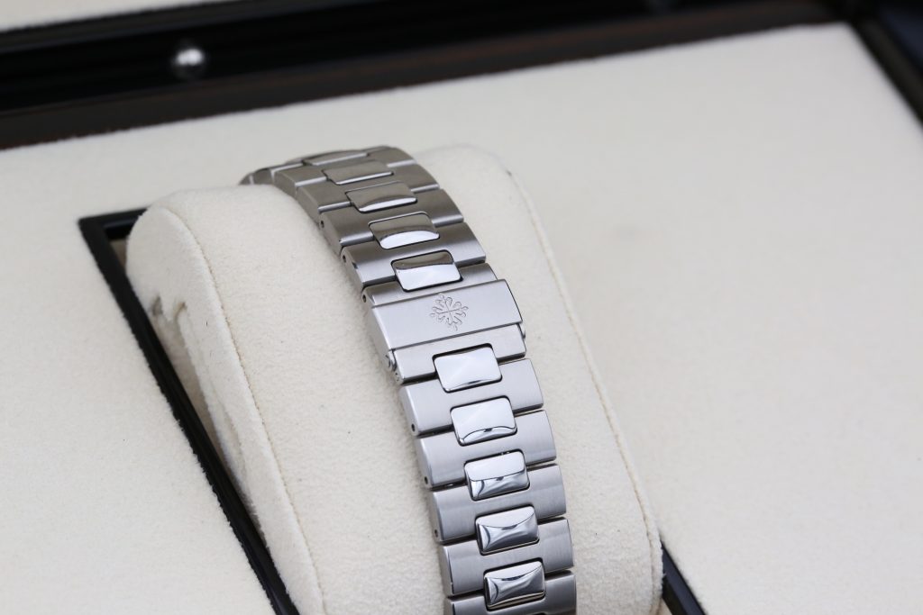 Patek Philippe 5712/1A-001 Blue NAUTILUS 40mm 2012