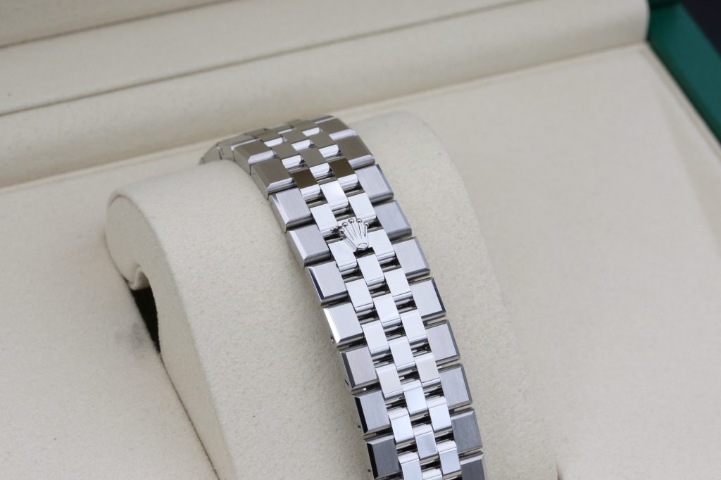 Rolex 127334 White LAND-DWELLER  40mm 2026