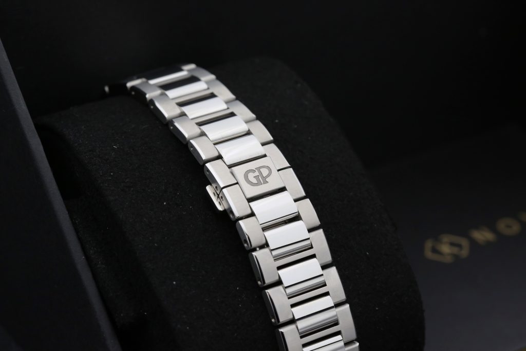 Girard Perregaux 81020-11-631-11A Black LAUREATO CHRONOGRAPH  42mm 2025