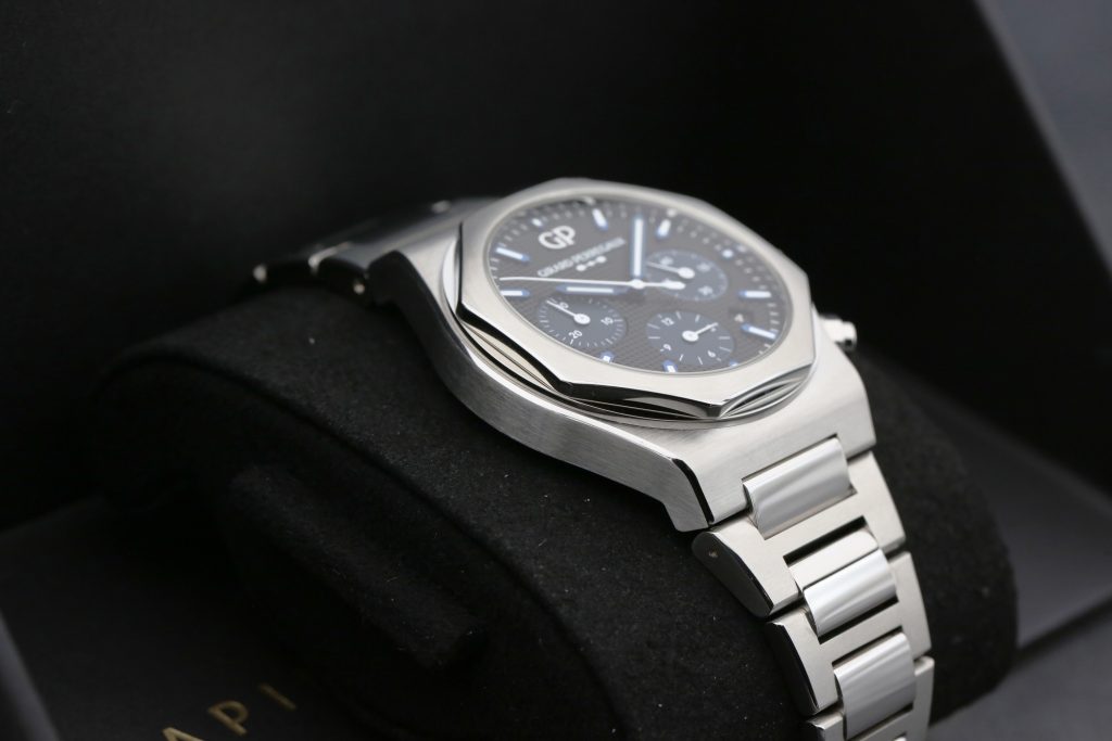 Girard Perregaux 81020-11-631-11A Black LAUREATO CHRONOGRAPH  42mm 2025